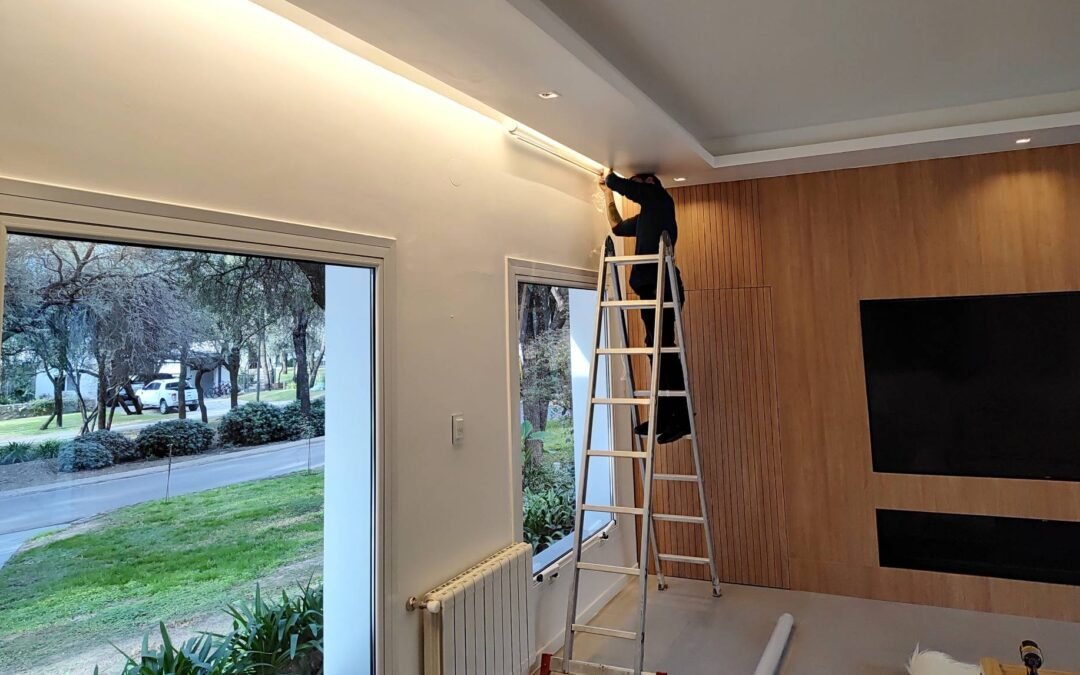 Cortinas Roller Blackout a medida instaladas en un living moderno. Fabricadas en Córdoba por DX Roller con envío a toda Argentina